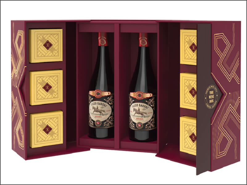 Hộp rượu vang Tết của The Wine Box kết hợp cùng các loại mứt