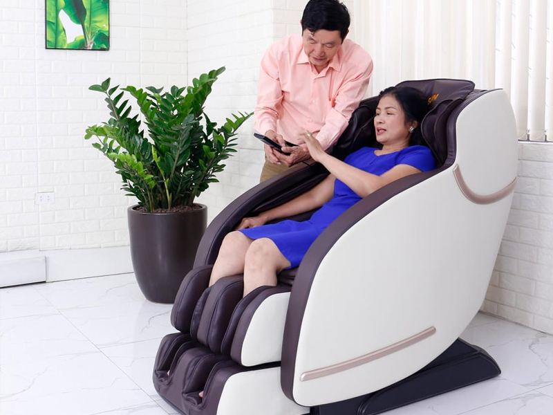 Ghế massage giúp thư giãn sau ngày dài làm việc mệt mỏi