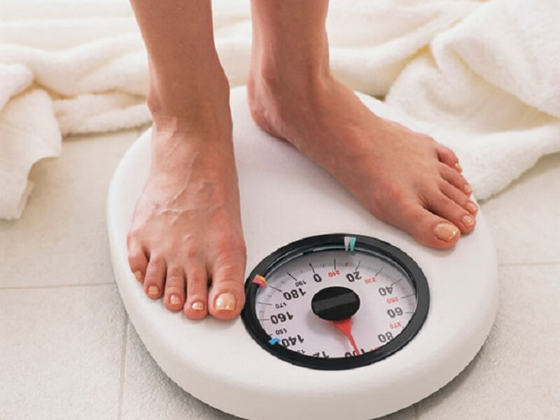 Thường xuyên kiểm tra cân năng của mình để kịp thời thay đổi chế độ ăn uống